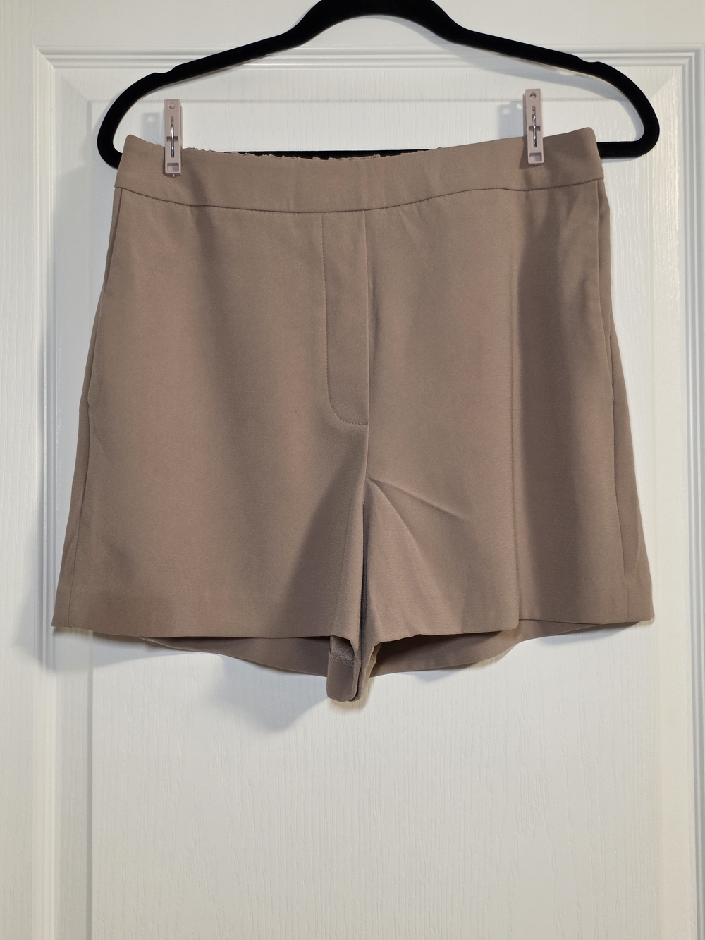 NWOT Aritzia Babaton Tailored Shorts - Taupe/Brown Size 8 - Picture 2 of 6